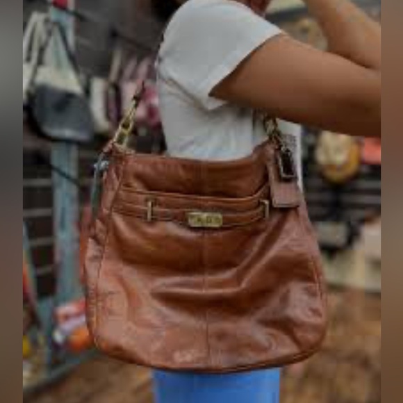 Like New Coach Chelsea Leather Ashlyn Hobo Walnut - Picture 7 of 7